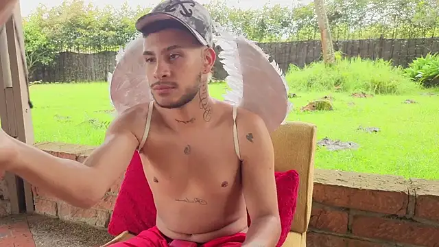 Snapshot of DilanAndres chatting on 04-08-26, 02:29 DilanAndres online show from 04-08-26, 02:29