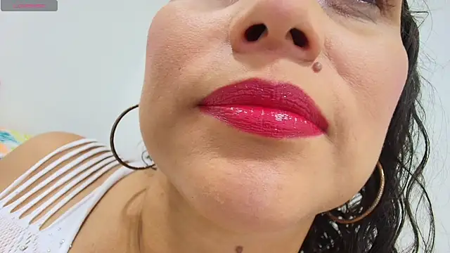 Snapshot of carlaantonellii chatting on 04-15-26, 03:56 carlaantonellii online show from 04-15-26, 03:56