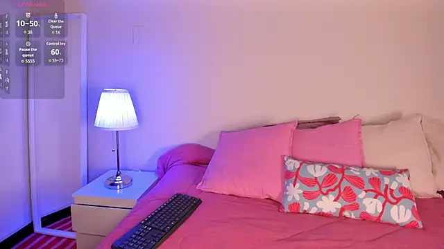 Snapshot of cuttie_blondie chatting on 07-22-26, 11:34 cuttie blondie online show from 07-22-26, 11:34
