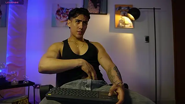 Tayler Cross  online show from 03-14-26, 12:44