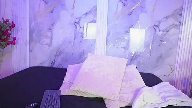  charlotte quee  online show from 04-23-26, 07:26