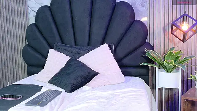 Snapshot of _charlotte_quee_ chatting on 05-15-26, 01:31 charlotte quee online show from 05-15-26, 01:31