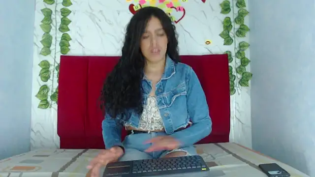 aurora Diazcm online show from 03-25-26, 04:39