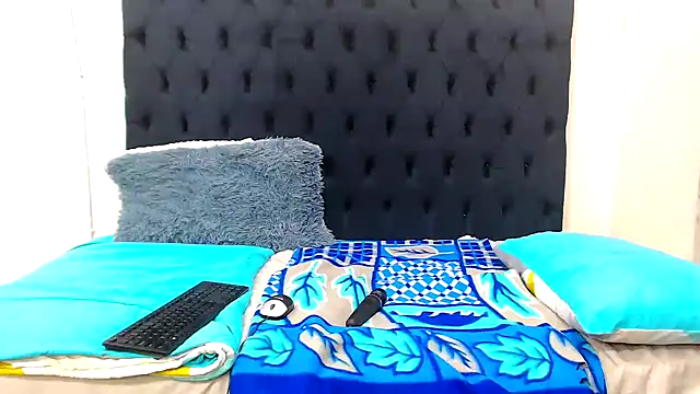 Dark Slim Thick online show from 04-19-26, 07:05