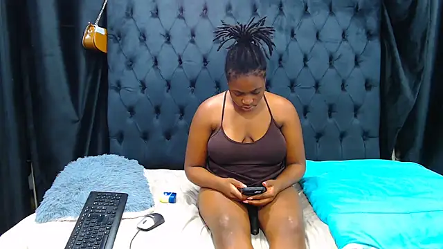 Snapshot of Dark_Slim_Thick chatting on 05-15-26, 05:33 Dark Slim Thick online show from 05-15-26, 05:33
