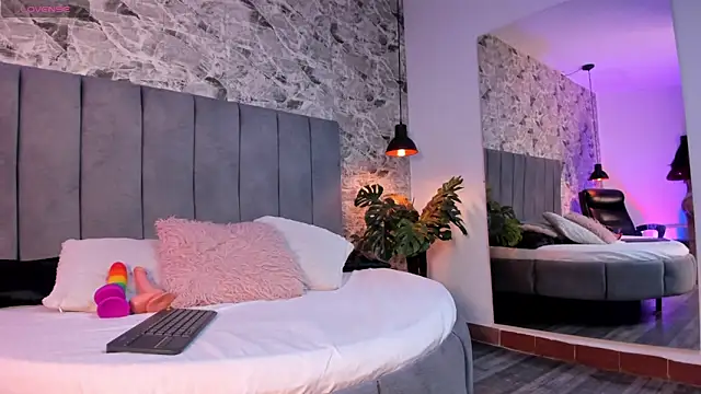 sofi wiliiams2 online show from 04-26-26, 07:33