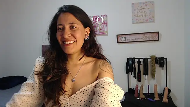 Snapshot of violeta_scott chatting on 06-03-26, 02:33 violeta scott online show from 06-03-26, 02:33