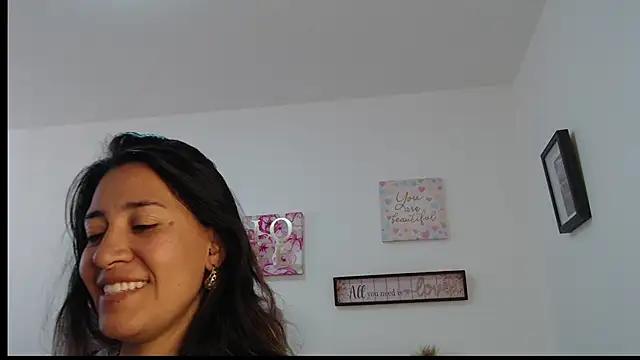 Snapshot of violeta_scott chatting on 05-13-26, 04:36 violeta scott online show from 05-13-26, 04:36