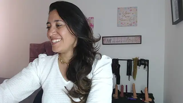 Snapshot of violeta_scott chatting on 06-15-26, 02:39 violeta scott online show from 06-15-26, 02:39