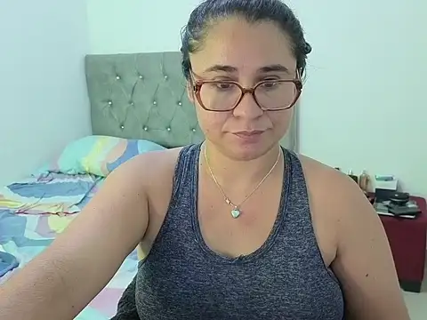 Snapshot of estrellajunior chatting on 05-29-26, 02:45 estrellajunior online show from 05-29-26, 02:45