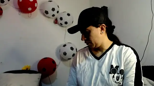 Snapshot of ItsAmara chatting on 07-14-26, 12:33 ItsAmara online show from 07-14-26, 12:33