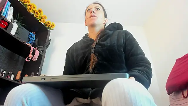 Snapshot of ItsAmara chatting on 03-25-26, 01:32 ItsAmara online show from 03-25-26, 01:32