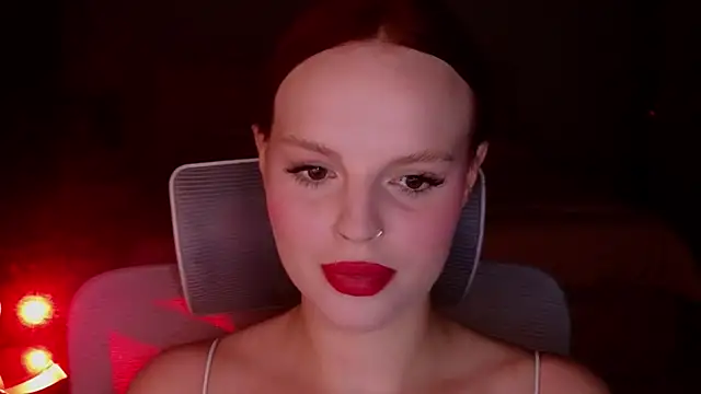 Snapshot of mollybossy chatting on 05-21-26, 03:42 mollybossy online show from 05-21-26, 03:42