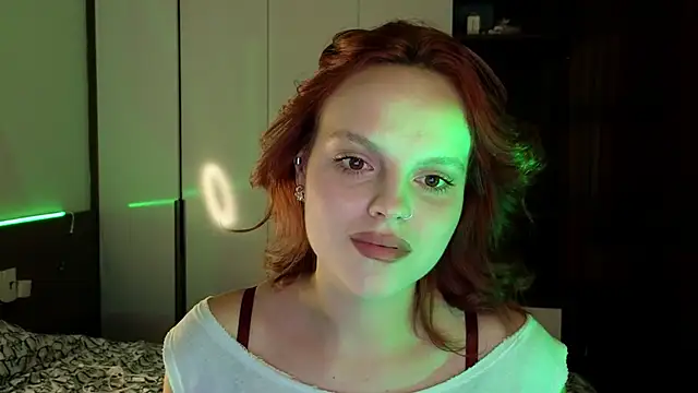 Snapshot of mollybossy chatting on 06-19-26, 04:13 mollybossy online show from 06-19-26, 04:13