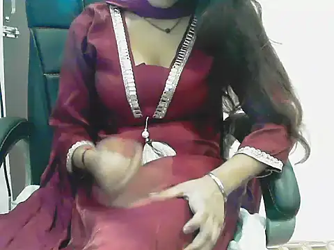 Snapshot of ragini_bby chatting on 06-18-26, 04:33 ragini bby online show from 06-18-26, 04:33