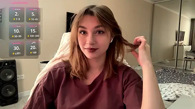 Snapshot of Olivia_132 chatting on 03-15-26, 10:44 Olivia 132 online show from 03-15-26, 10:44