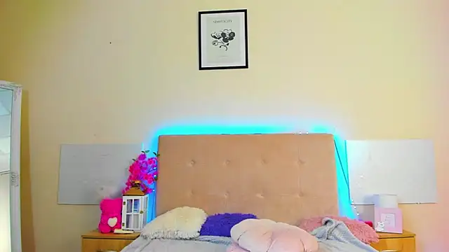 MelanieCuty online show from 06-07-26, 05:23