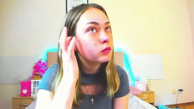 Snapshot of MelanieCuty chatting on 05-27-26, 05:26 MelanieCuty online show from 05-27-26, 05:26