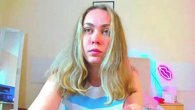 Snapshot of MelanieCuty chatting on 05-05-26, 05:21 MelanieCuty online show from 05-05-26, 05:21
