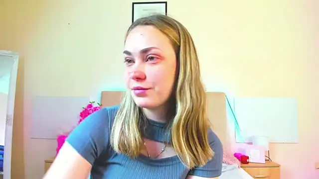 Snapshot of MelanieCuty chatting on 05-18-26, 05:23 MelanieCuty online show from 05-18-26, 05:23