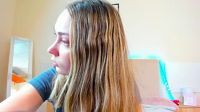 MelanieCuty online show from 07-12-26, 05:41