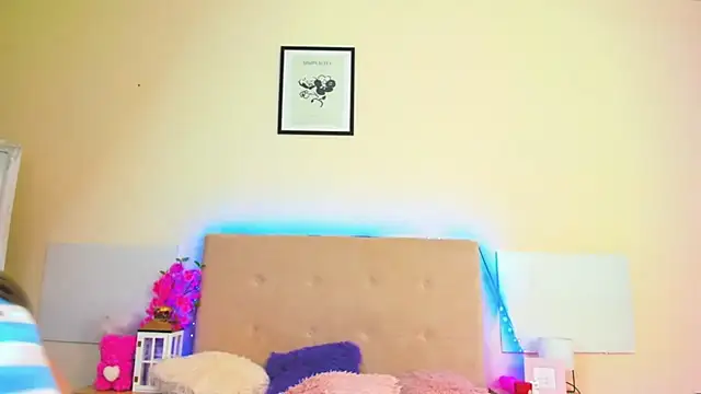Snapshot of MelanieCuty chatting on 05-15-26, 05:27 MelanieCuty online show from 05-15-26, 05:27