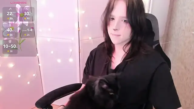 Snapshot of Simochka_w chatting on 04-20-26, 06:16 Simochka w online show from 04-20-26, 06:16