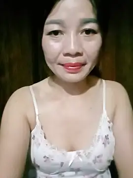 Snapshot of Yiyi102300 chatting on 05-25-26, 01:32 Yiyi102300 online show from 05-25-26, 01:32