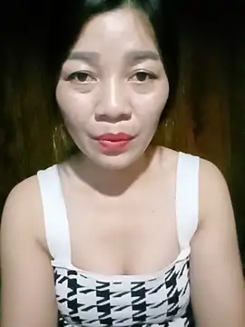Snapshot of Yiyi102300 chatting on 05-27-26, 02:35 Yiyi102300 online show from 05-27-26, 02:35