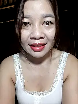 Yiyi102300 online show from 04-27-26, 11:47