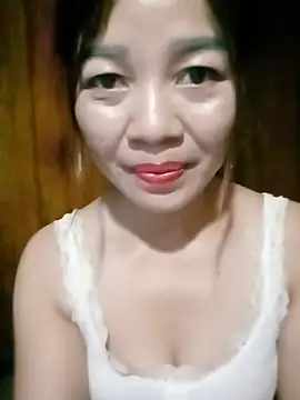 Snapshot of Yiyi102300 chatting on 05-28-26, 02:41 Yiyi102300 online show from 05-28-26, 02:41