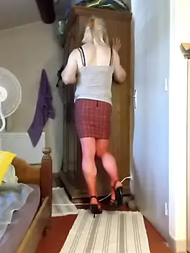 stephie83 online show from 06-18-26, 03:50