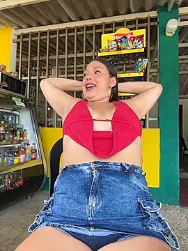 Snapshot of Naughty-Samanta- chatting on 06-17-26, 01:43 Naughty-Samanta- online show from 06-17-26, 01:43