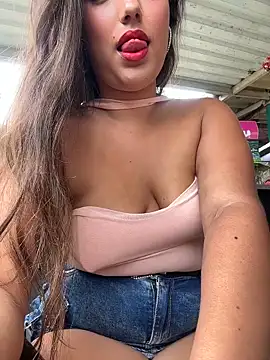 Snapshot of Naughty-Samanta- chatting on 05-26-26, 04:16 Naughty-Samanta- online show from 05-26-26, 04:16