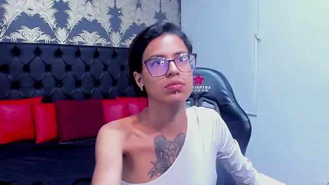 Emily Lopera online show from 05-01-26, 03:17