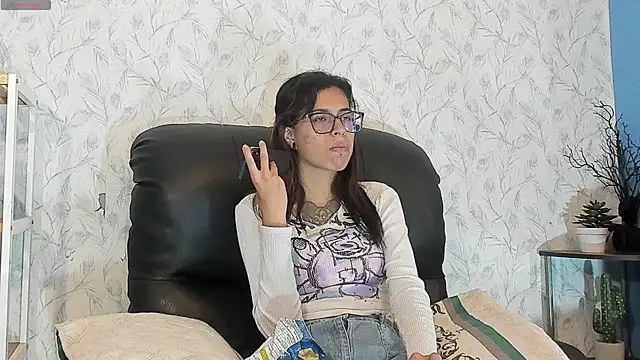 Snapshot of Emily_Lopera chatting on 07-24-26, 04:14 Emily Lopera online show from 07-24-26, 04:14