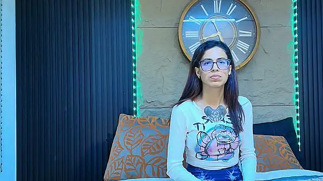 Snapshot of Emily_Lopera chatting on 07-10-26, 10:21 Emily Lopera online show from 07-10-26, 10:21