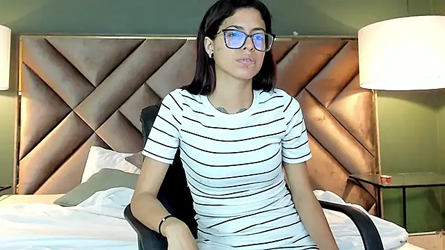 Snapshot of Emily_Lopera chatting on 06-20-26, 11:10 Emily Lopera online show from 06-20-26, 11:10