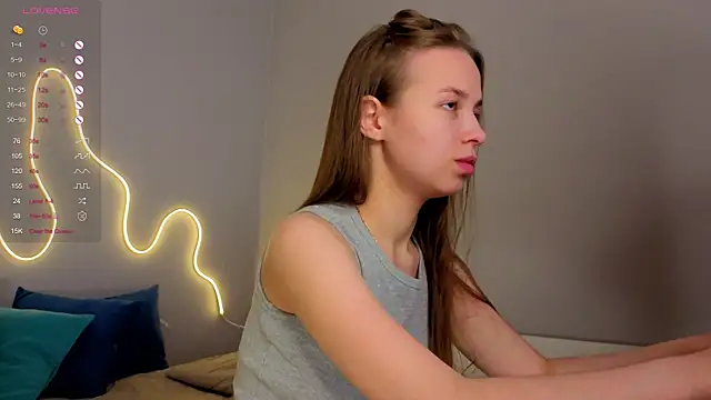 Snapshot of Emma_dream_ chatting on 06-12-26, 01:25 Emma dream online show from 06-12-26, 01:25