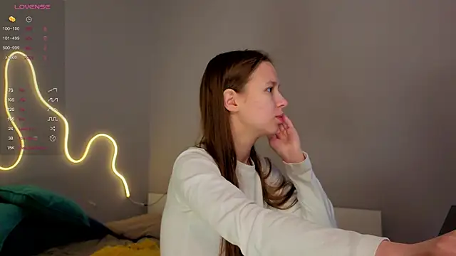 Snapshot of Emma_dream_ chatting on 05-25-26, 02:00 Emma dream online show from 05-25-26, 02:00