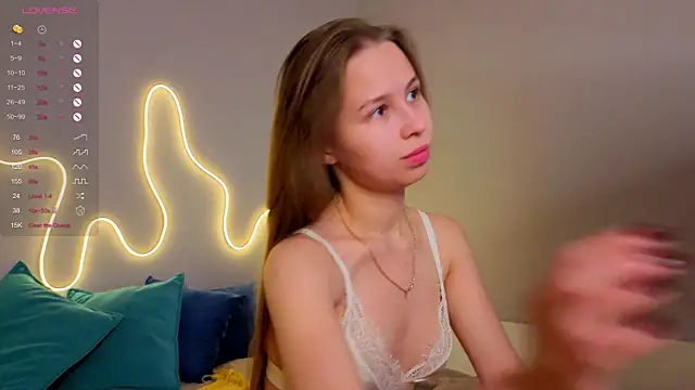 Snapshot of Emma_dream_ chatting on 06-21-26, 01:22 Emma dream online show from 06-21-26, 01:22