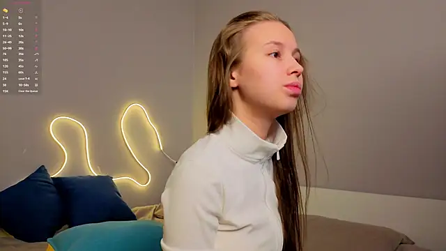 Snapshot of Emma_dream_ chatting on 05-08-26, 01:42 Emma dream online show from 05-08-26, 01:42