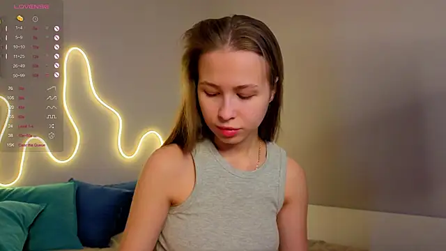 Snapshot of Emma_dream_ chatting on 06-24-26, 01:37 Emma dream online show from 06-24-26, 01:37