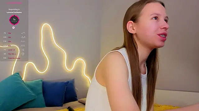 Snapshot of Emma_dream_ chatting on 06-07-26, 01:22 Emma dream online show from 06-07-26, 01:22