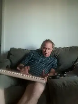 Snapshot of yourMasterisBored chatting on 05-15-26, 01:14 yourMasterisBored online show from 05-15-26, 01:14