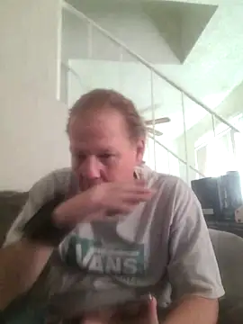 Snapshot of yourMasterisBored chatting on 06-12-26, 02:15 yourMasterisBored online show from 06-12-26, 02:15