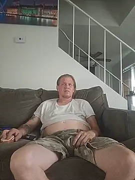 Snapshot of yourMasterisBored chatting on 07-28-26, 02:13 yourMasterisBored online show from 07-28-26, 02:13