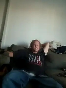 Snapshot of yourMasterisBored chatting on 05-09-26, 12:36 yourMasterisBored online show from 05-09-26, 12:36