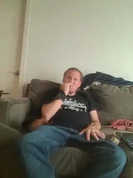 Snapshot of yourMasterisBored chatting on 05-19-26, 02:02 yourMasterisBored online show from 05-19-26, 02:02