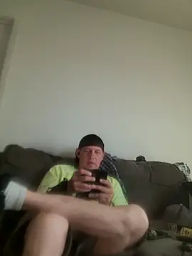 Snapshot of yourMasterisBored chatting on 05-15-26, 02:04 yourMasterisBored online show from 05-15-26, 02:04